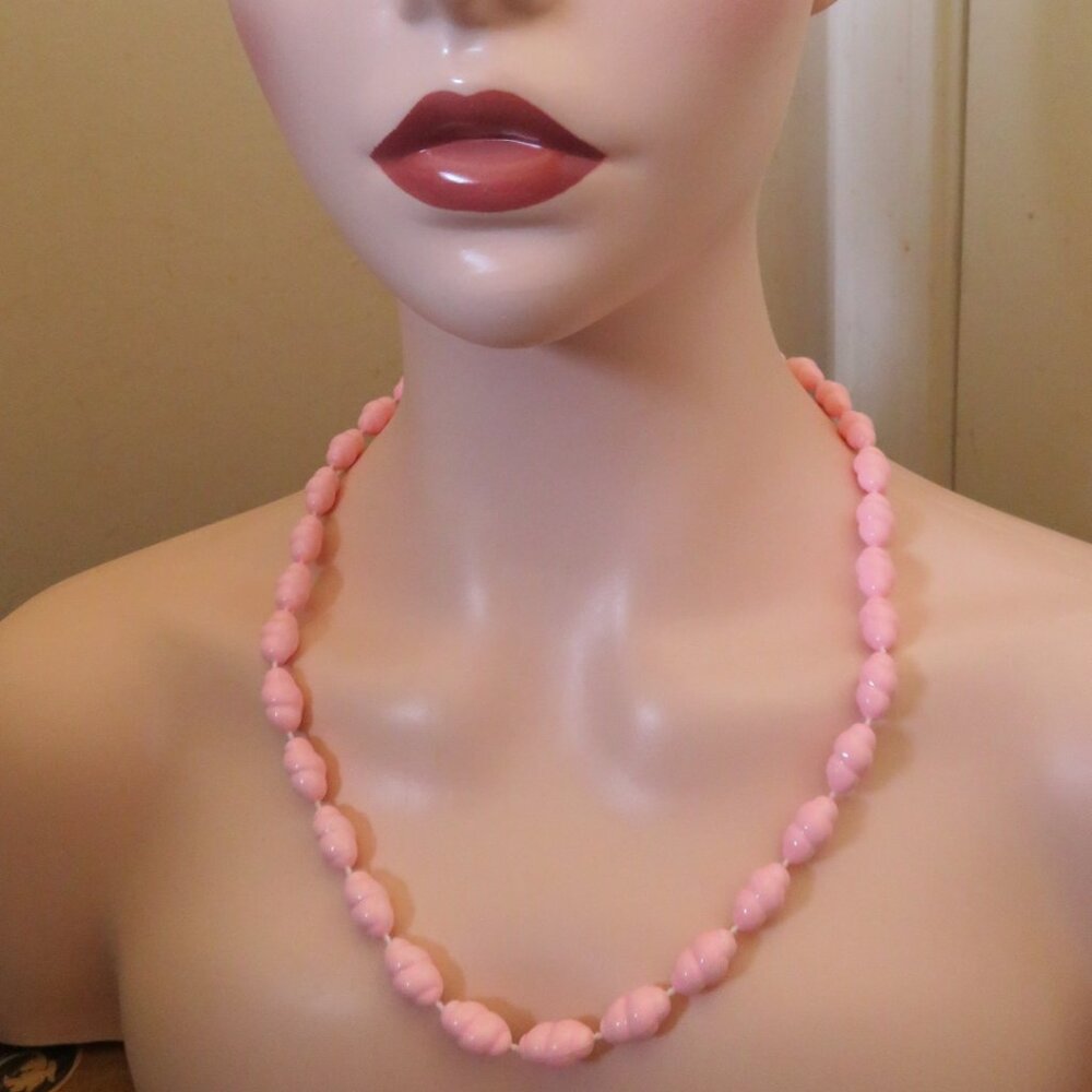 CORO Vintage Swirly Bead Pink Plastic Necklace 11" L (K748)